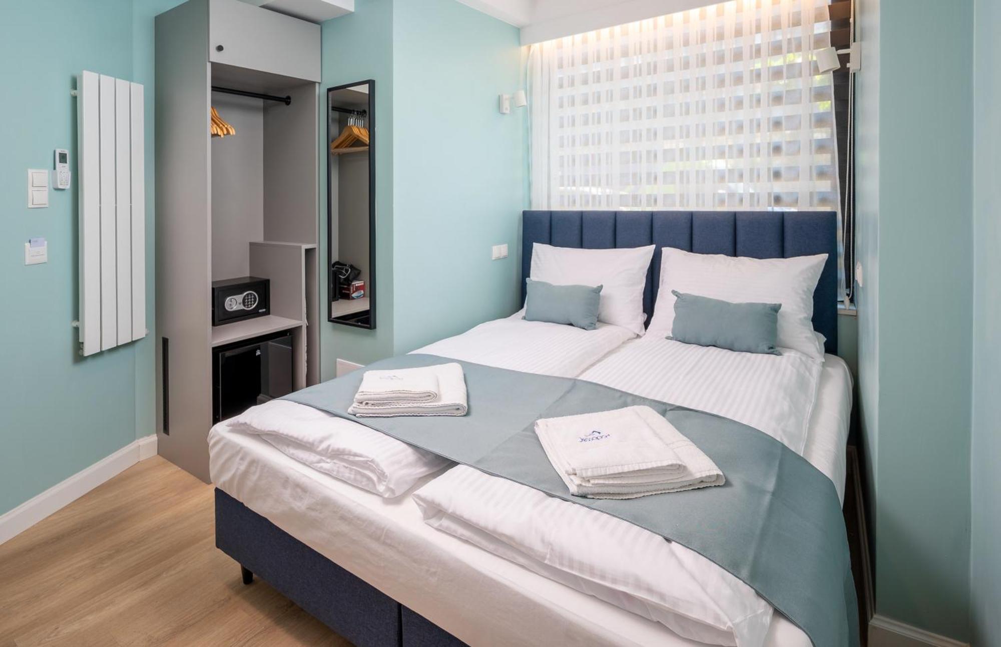 Jess Inn Hostel Rondo Charles De Gaulle Warszawa Zewnętrze zdjęcie